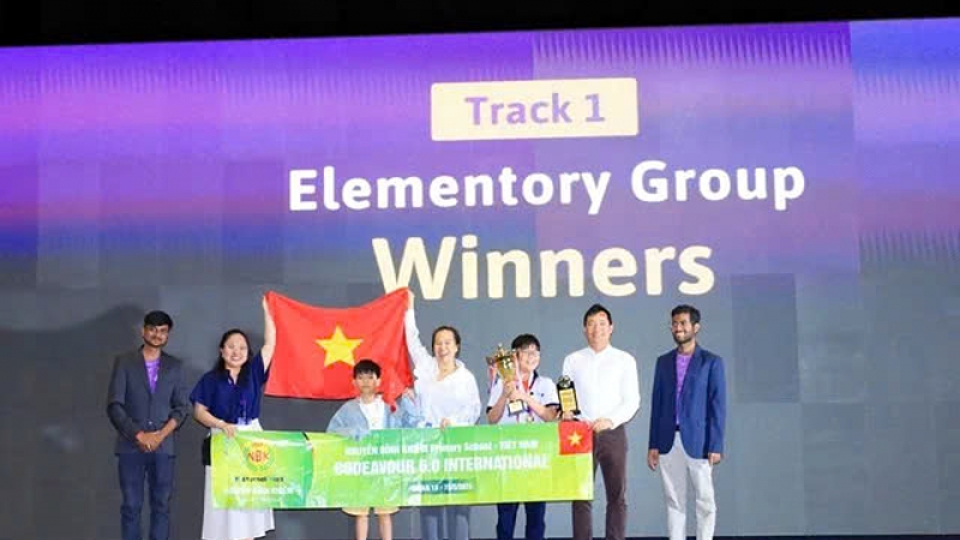 Vietnamese students win first prize at Codeavour 6.0 International in Qatar